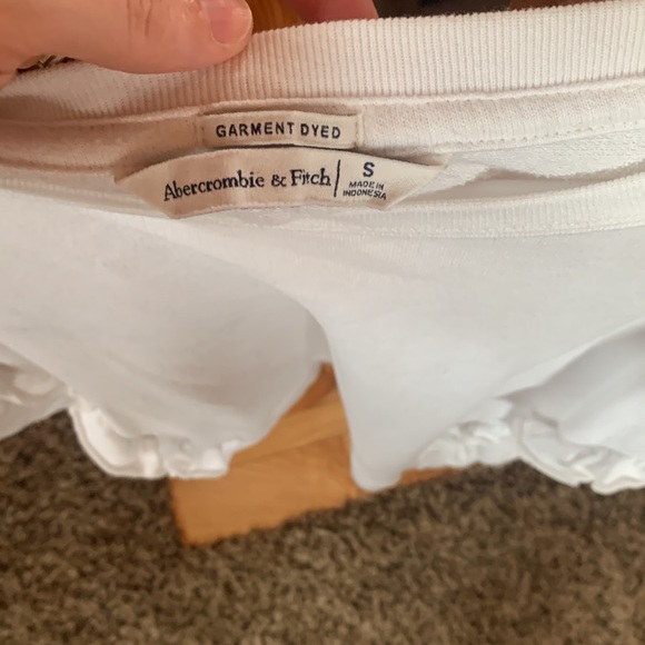Abercrombie&Fitch_ruffle sweatshirt - Picture 2 of 3